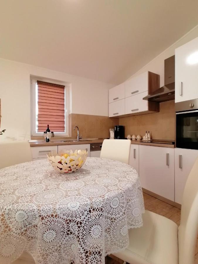 Apartmani B&S Barbat na Rabu Exteriör bild